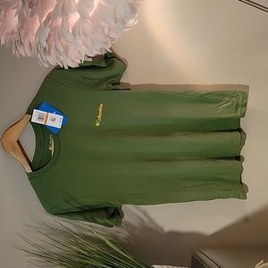 2/$15 🏷️: NWT Columbia Tee